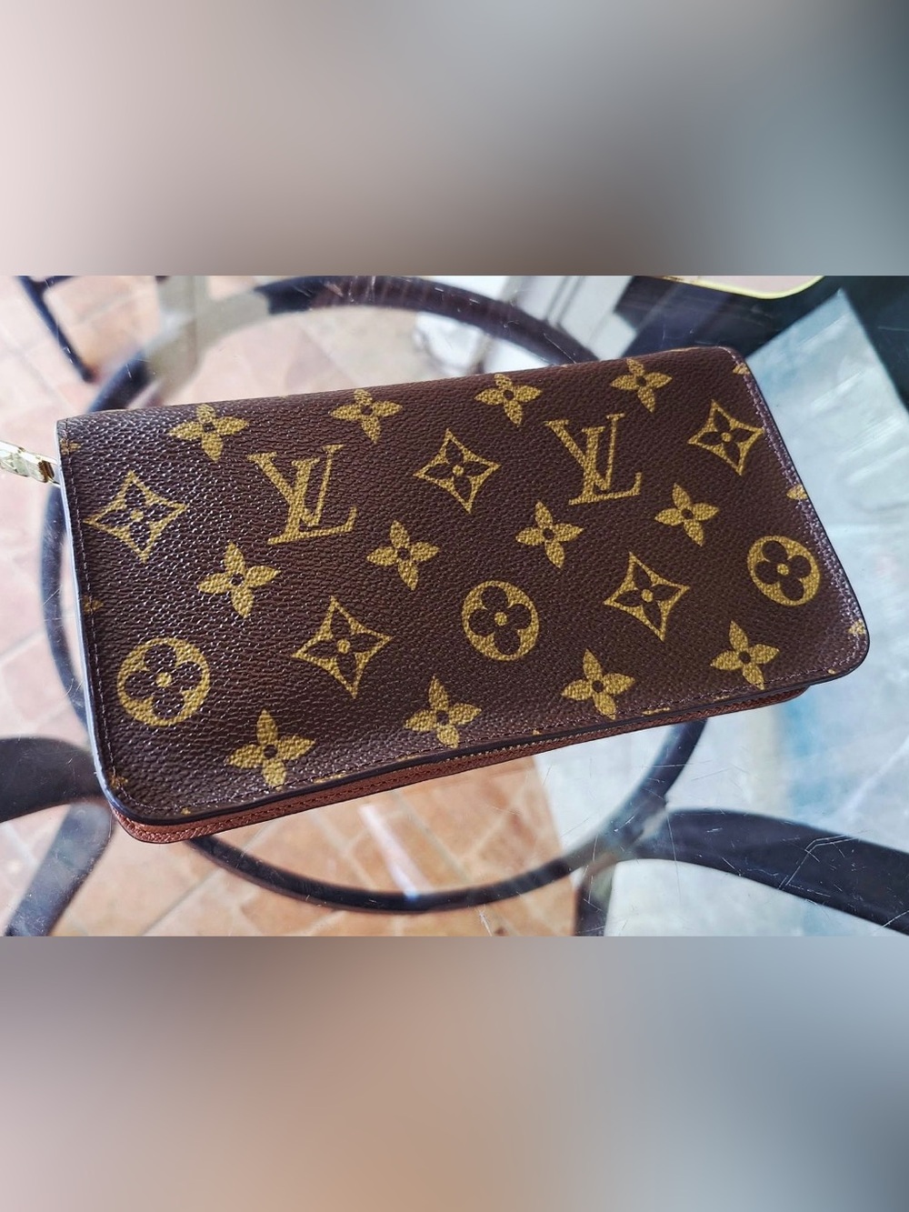 LOUIS VUITTON